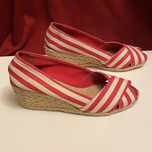 🎉HOST PICK🎉RALPH LAUREN, EUC. women’s Size 9.5 Red and white espadrilles. - Picture 3 of 5